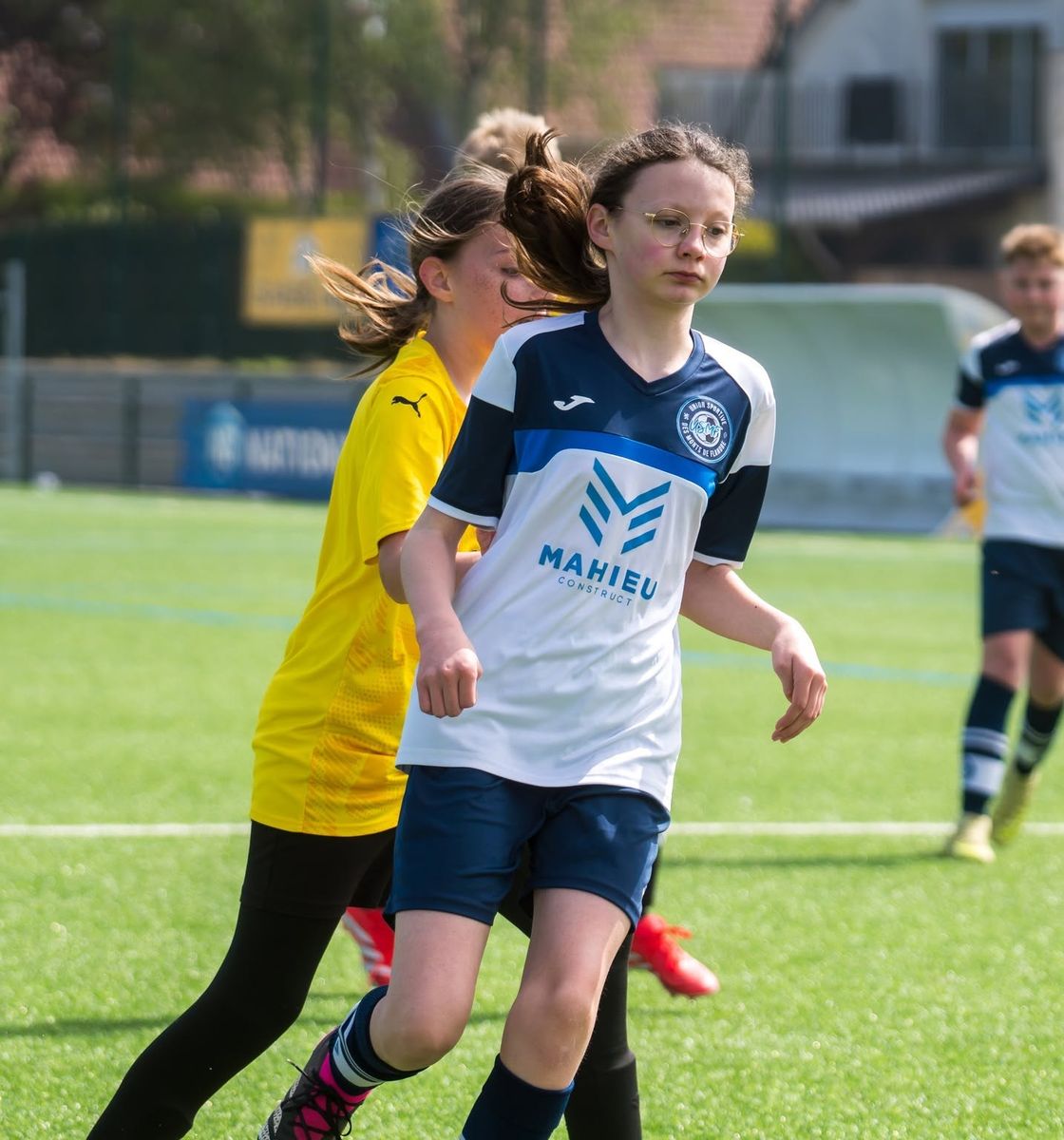 Une jeune joueuse de l'USMF en action