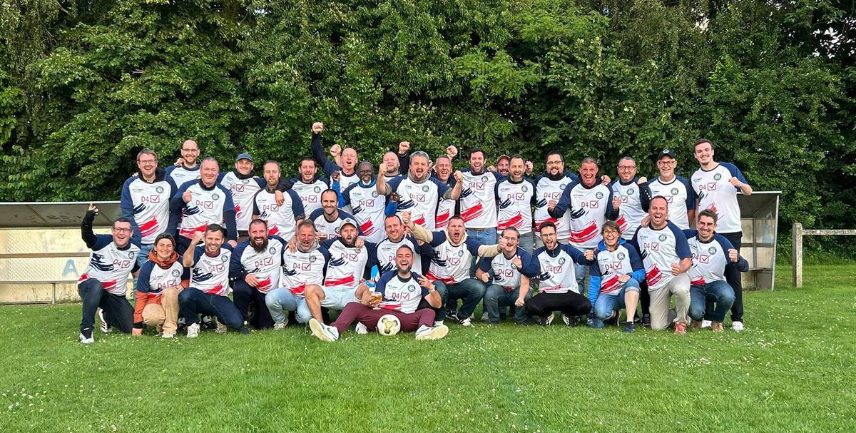 Grande photo de groupe du club